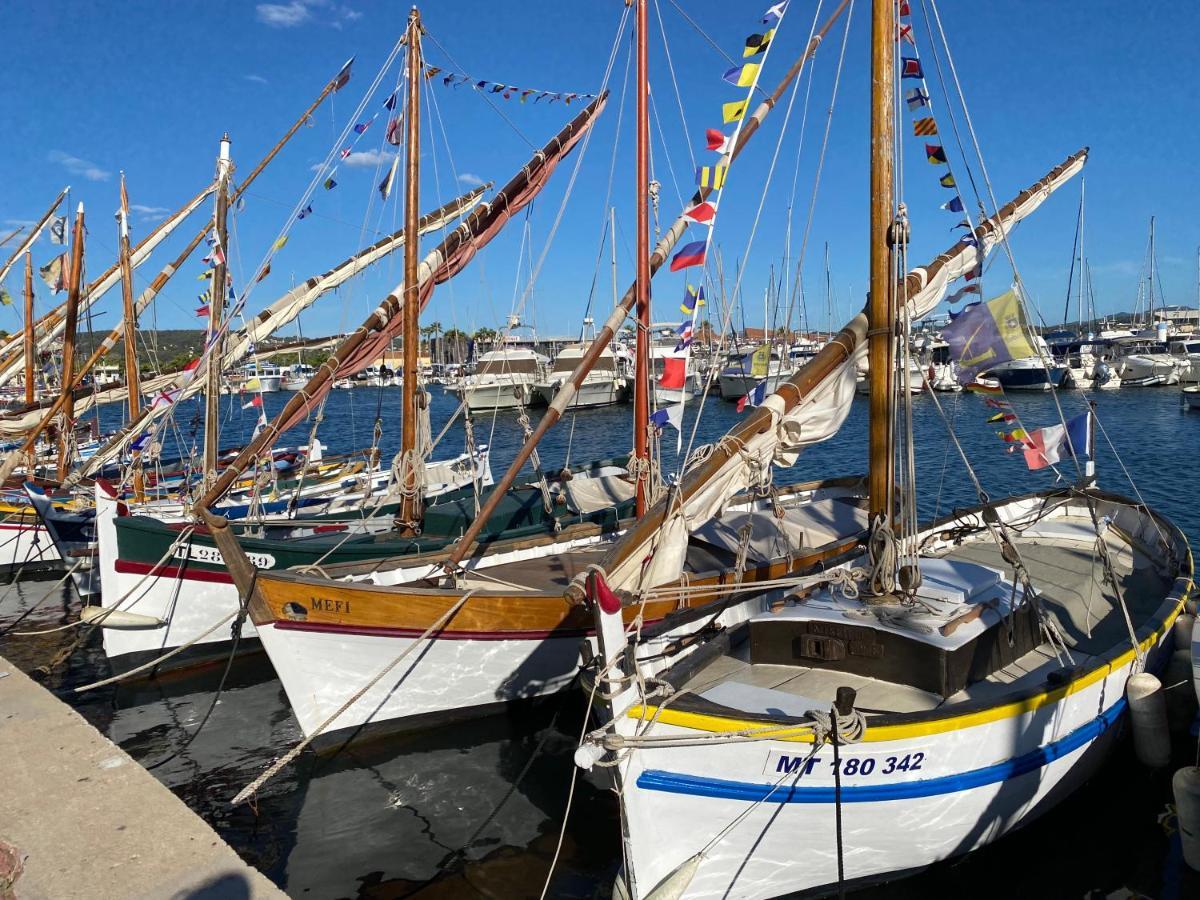 A Pied Du Port De Bandol Et De Sa Plage Luaran gambar