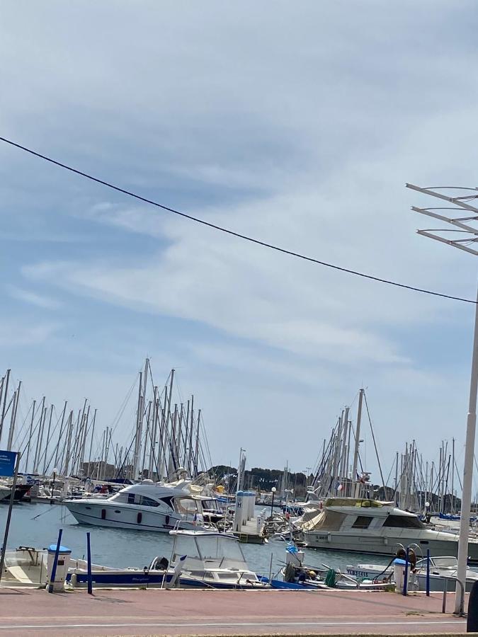 A Pied Du Port De Bandol Et De Sa Plage Luaran gambar